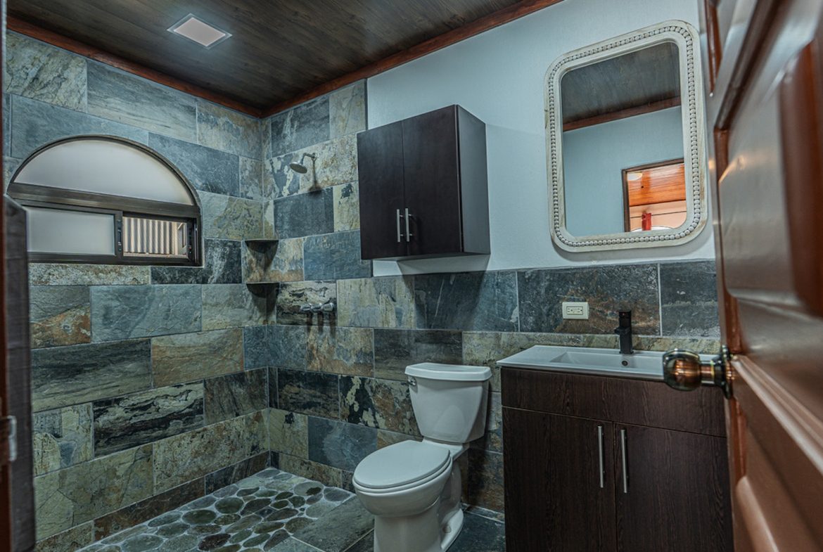 MULTI FAMILY PROPERTY WITH FIVE BEDROOMS, IN PEREZ ZELEDON – 0.20 ACRES