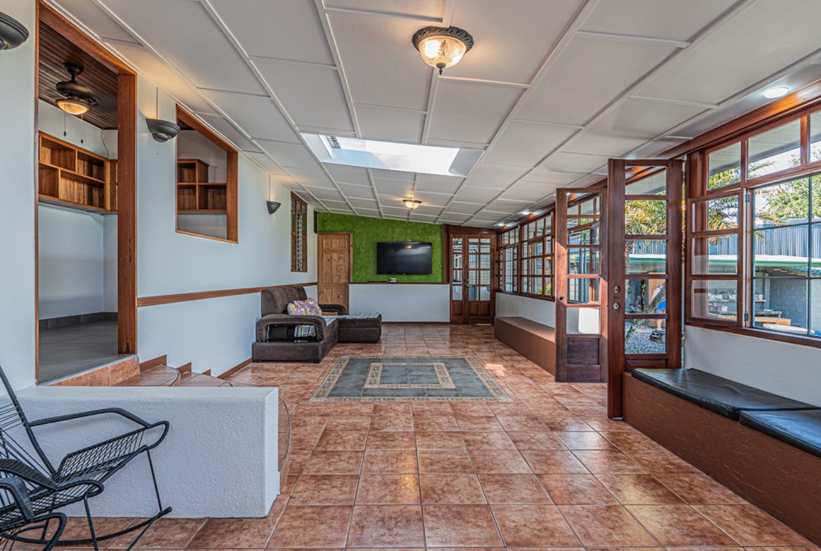 MULTI FAMILY PROPERTY WITH FIVE BEDROOMS, IN PEREZ ZELEDON – 0.20 ACRES