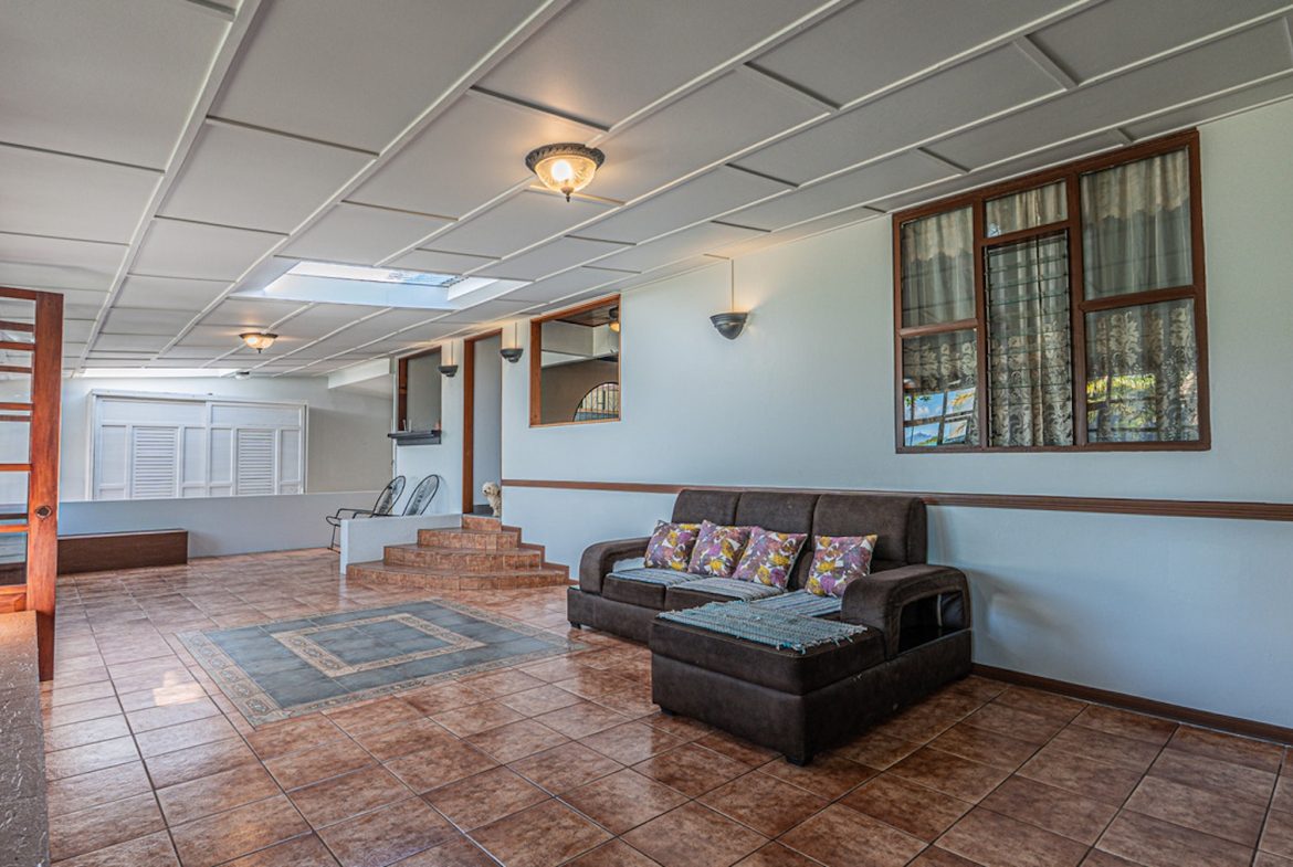 MULTI FAMILY PROPERTY WITH FIVE BEDROOMS, IN PEREZ ZELEDON – 0.20 ACRES