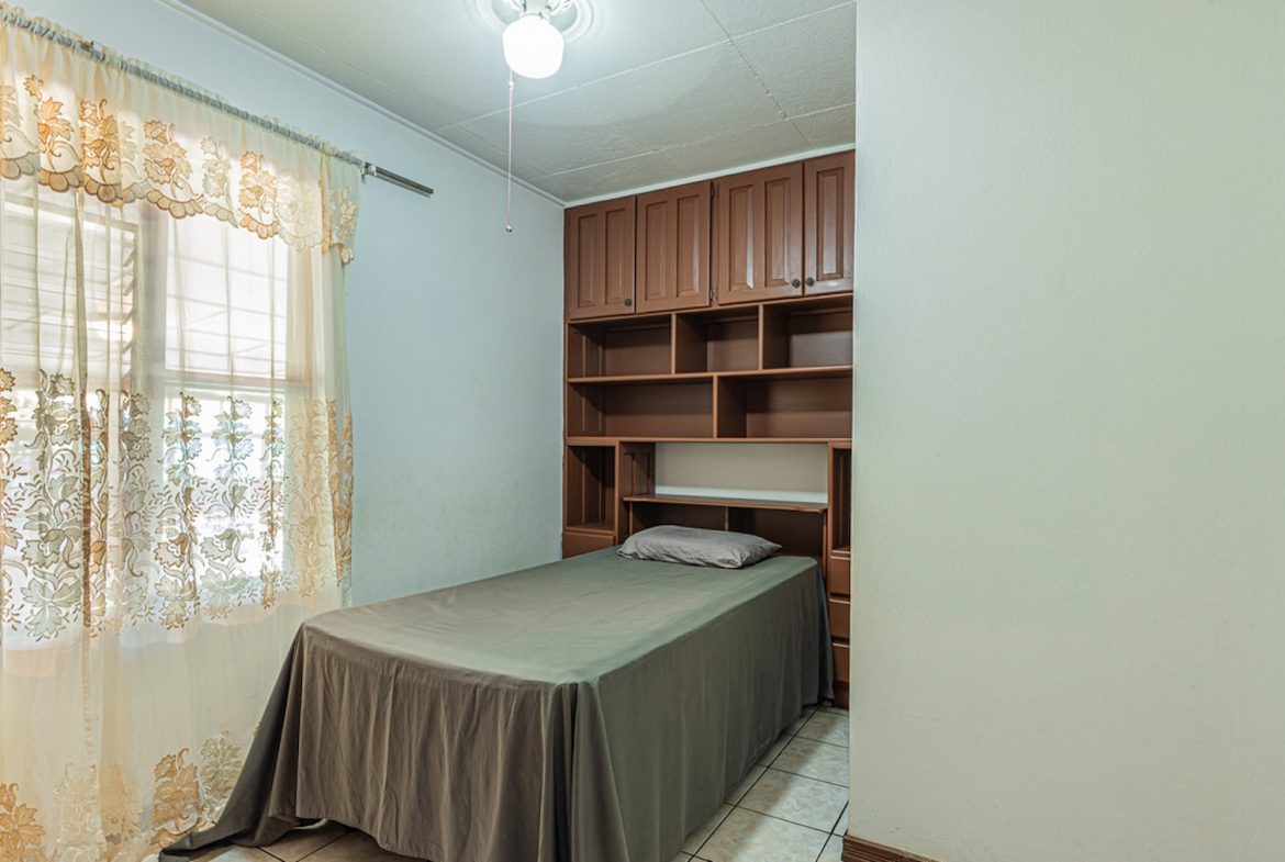 MULTI FAMILY PROPERTY WITH FIVE BEDROOMS, IN PEREZ ZELEDON – 0.20 ACRES