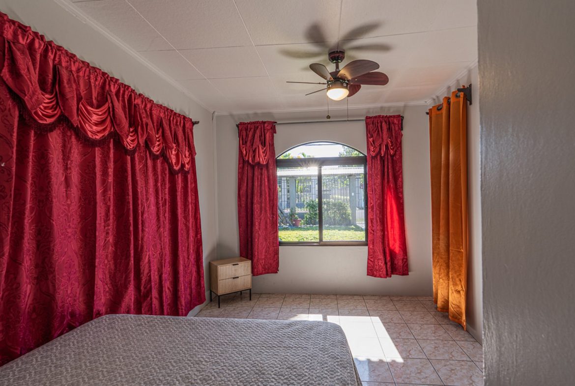 MULTI FAMILY PROPERTY WITH FIVE BEDROOMS, IN PEREZ ZELEDON – 0.20 ACRES