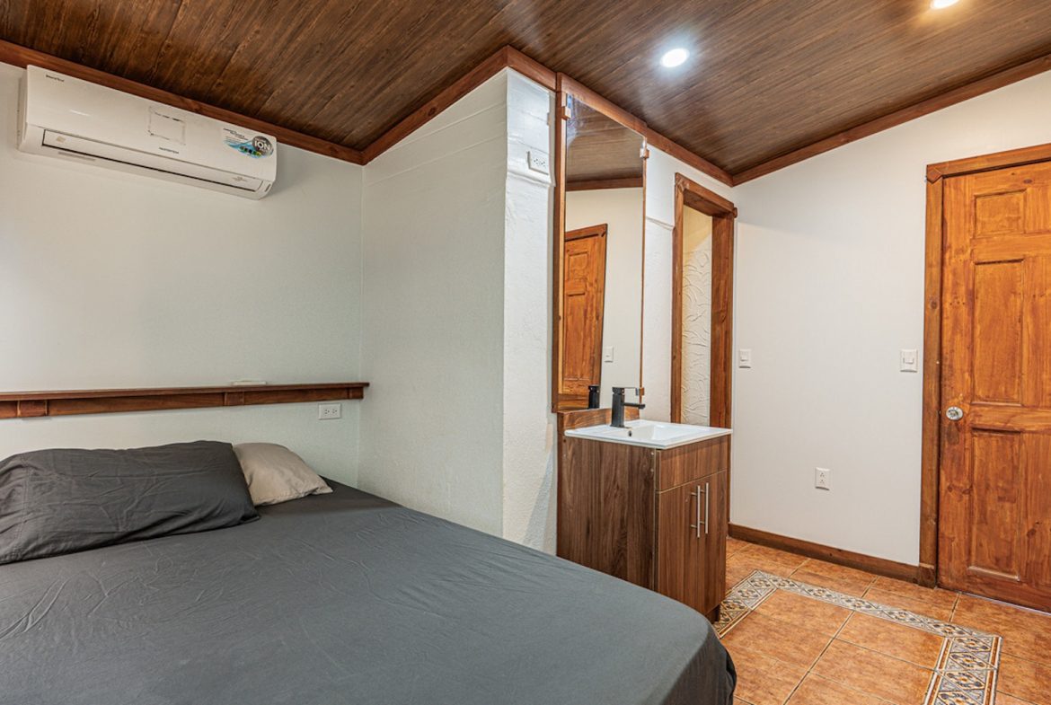 MULTI FAMILY PROPERTY WITH FIVE BEDROOMS, IN PEREZ ZELEDON – 0.20 ACRES