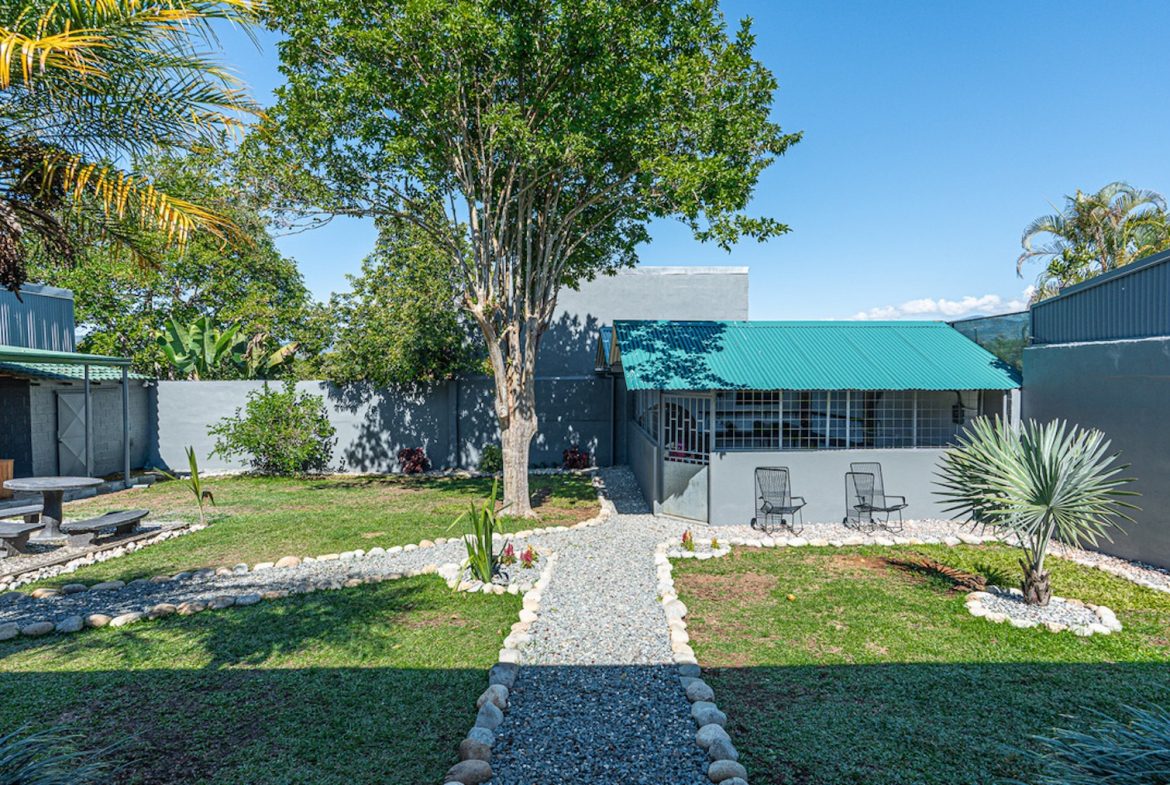 MULTI FAMILY PROPERTY WITH FIVE BEDROOMS, IN PEREZ ZELEDON – 0.20 ACRES