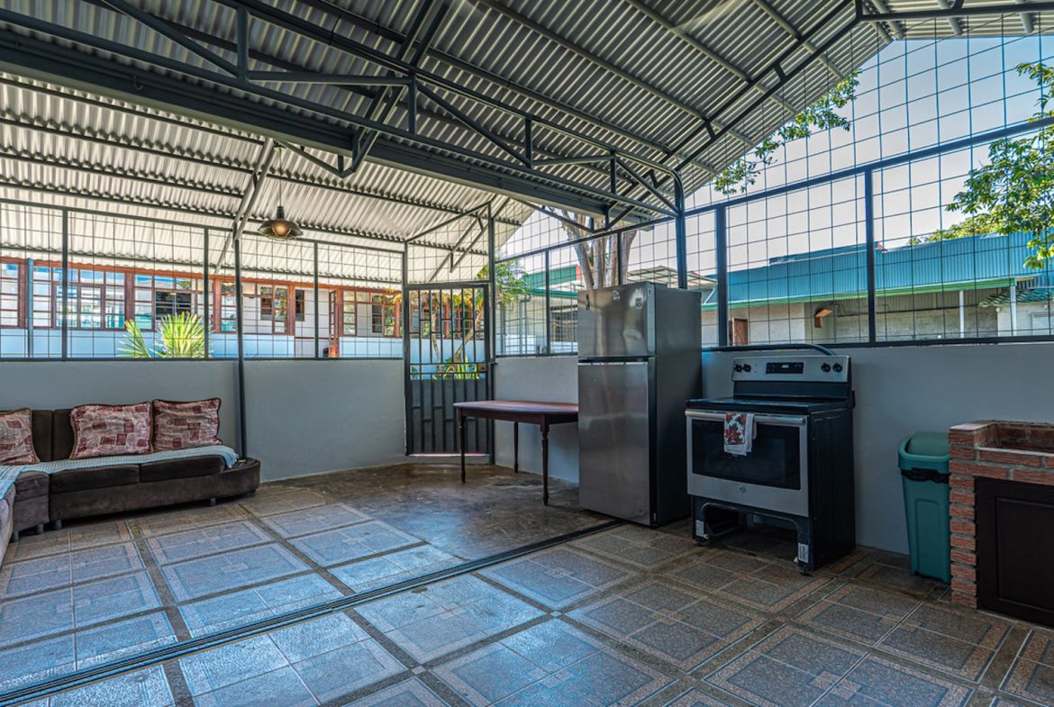 MULTI FAMILY PROPERTY WITH FIVE BEDROOMS, IN PEREZ ZELEDON – 0.20 ACRES