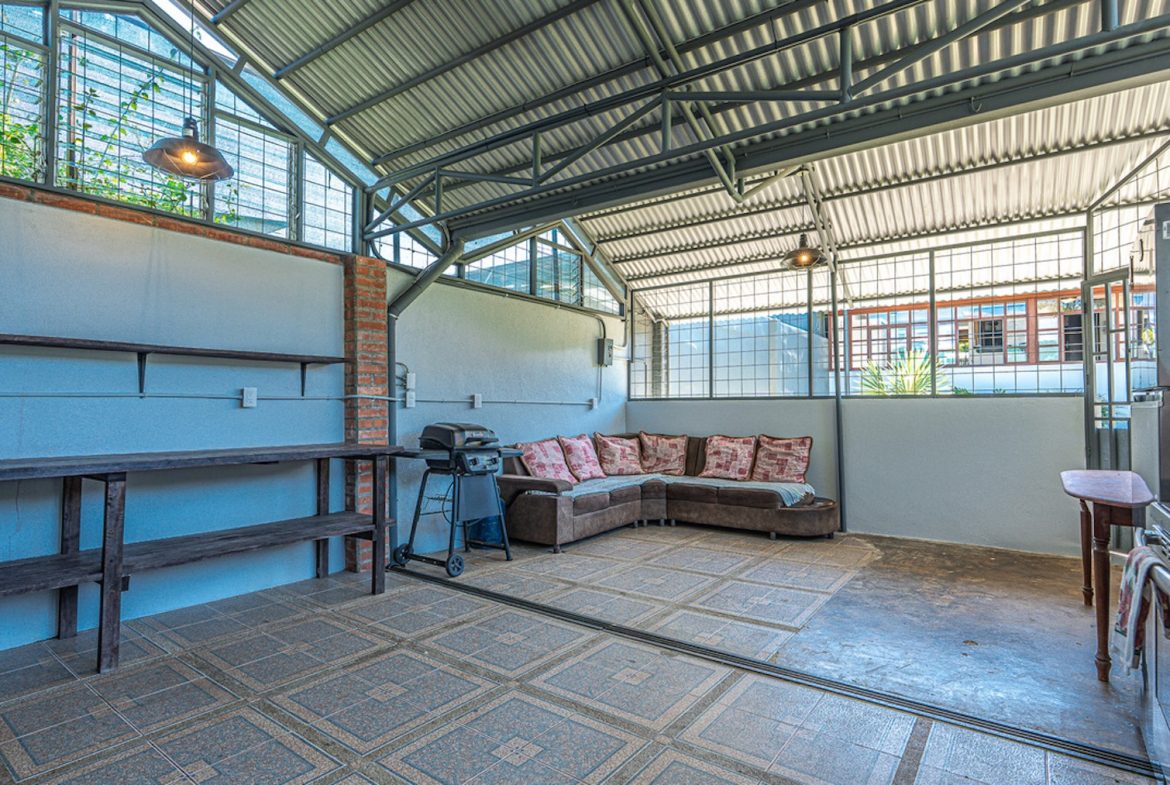 MULTI FAMILY PROPERTY WITH FIVE BEDROOMS, IN PEREZ ZELEDON – 0.20 ACRES