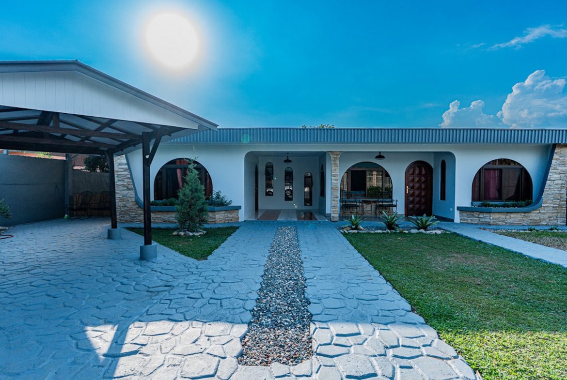 MULTI FAMILY PROPERTY WITH FIVE BEDROOMS, IN PEREZ ZELEDON – 0.20 ACRES