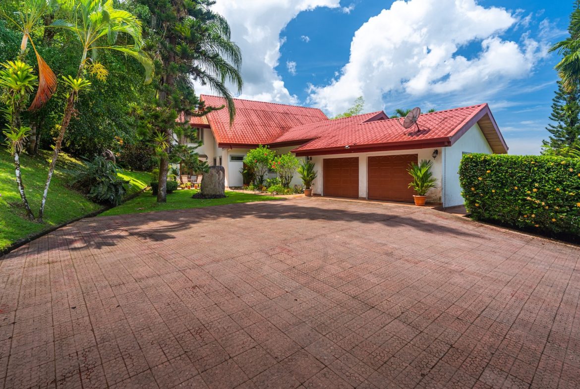 MOUNTAIN  PROPERTY WITH FOUR BEDROOMS, IN OJOCHAL – 1.83 ACRES