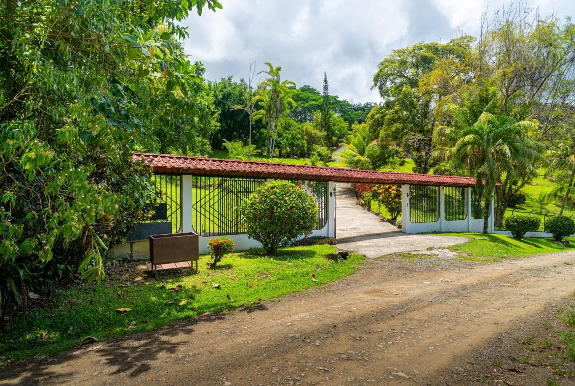 MOUNTAIN  PROPERTY WITH FOUR BEDROOMS, IN OJOCHAL – 1.83 ACRES