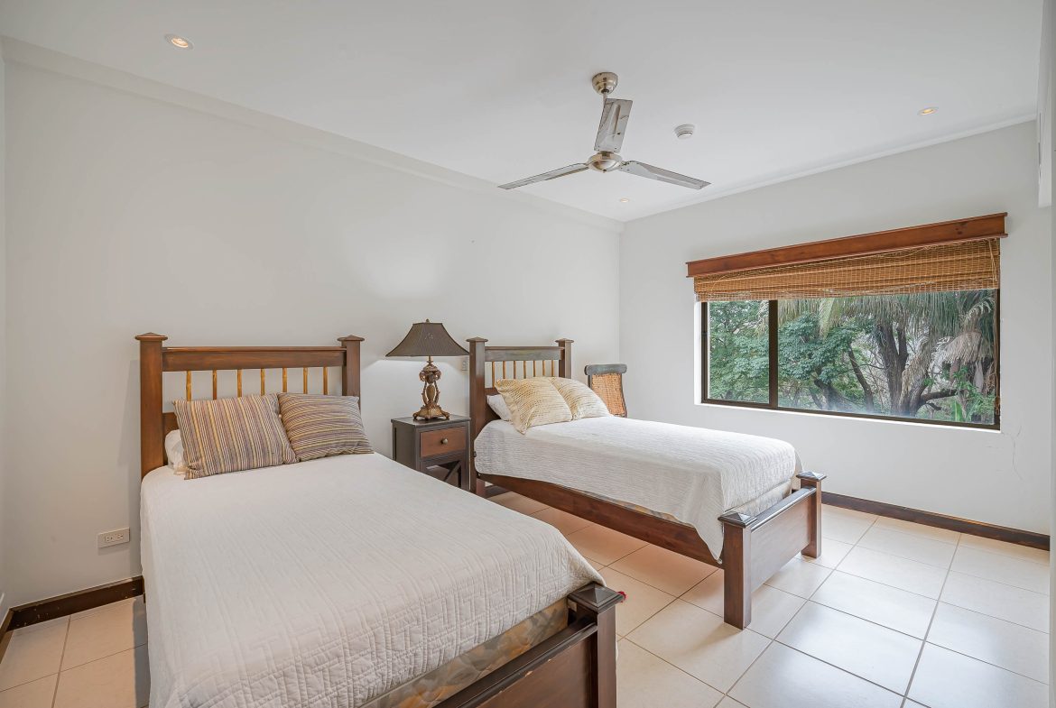CONDOMINIUM WITH THREE BEDROOMS AND OCEAN VIEWS, IN TARCOLES – 0.049 ACRES