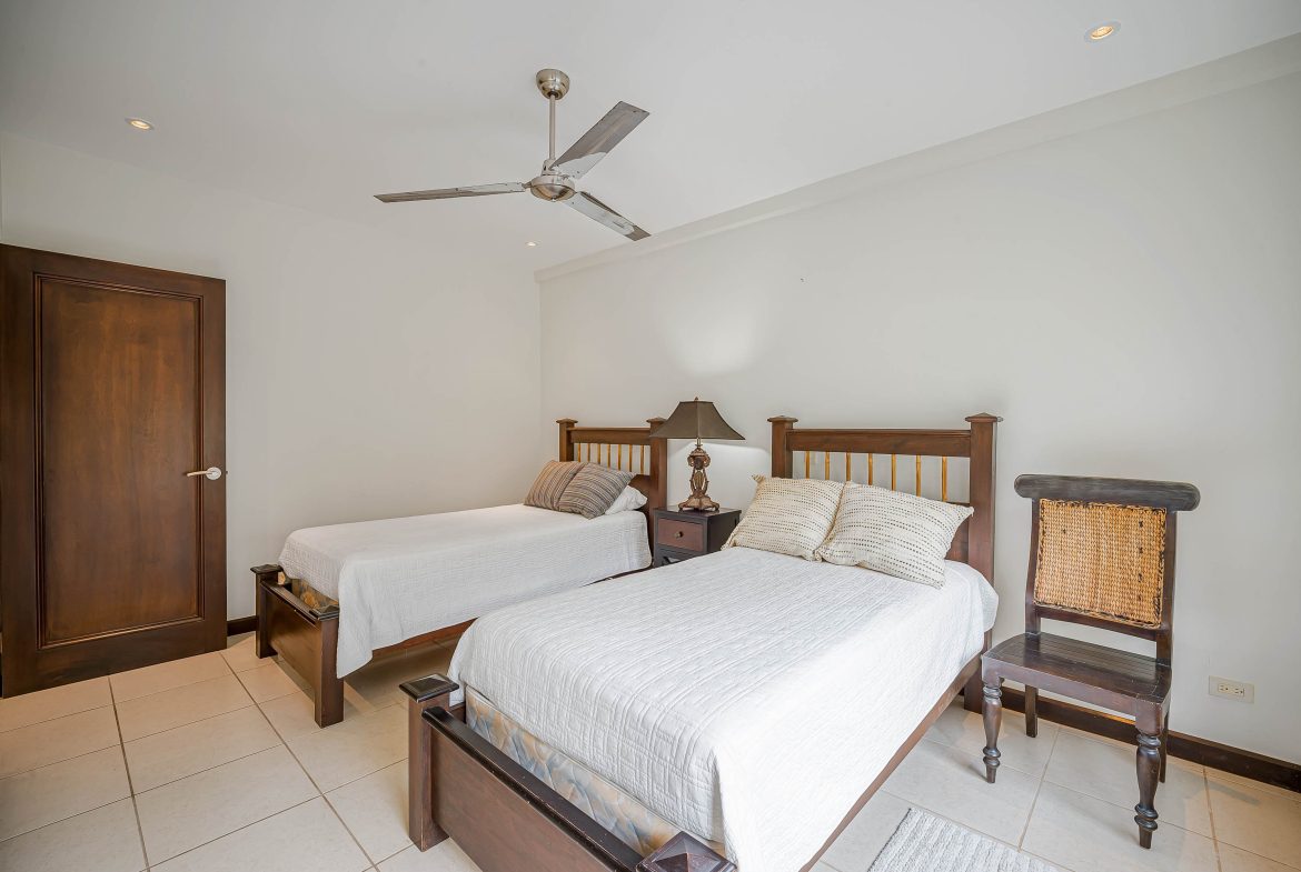 CONDOMINIUM WITH THREE BEDROOMS AND OCEAN VIEWS, IN TARCOLES – 0.049 ACRES