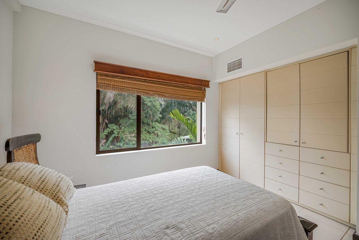 CONDOMINIUM WITH THREE BEDROOMS AND OCEAN VIEWS, IN TARCOLES – 0.049 ACRES