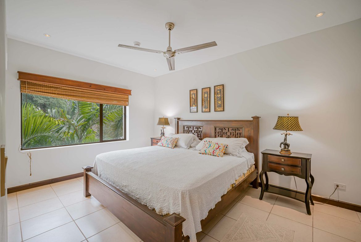 CONDOMINIUM WITH THREE BEDROOMS AND OCEAN VIEWS, IN TARCOLES – 0.049 ACRES