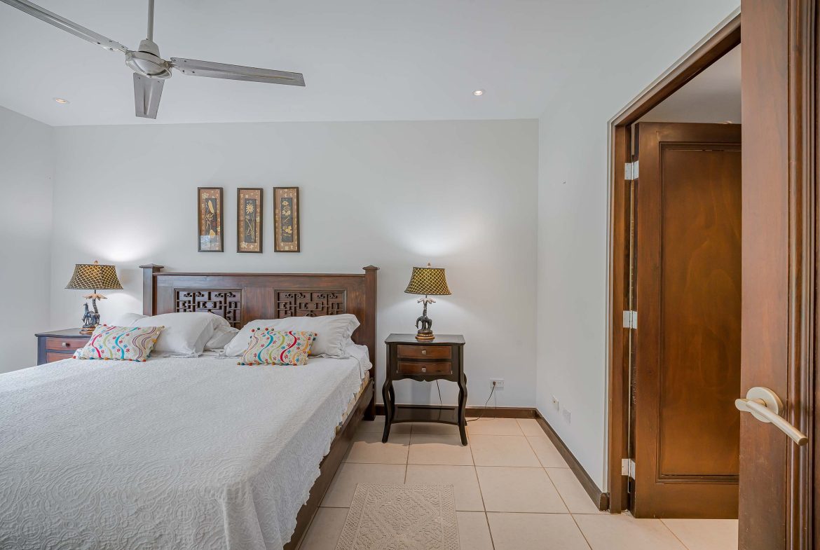 CONDOMINIUM WITH THREE BEDROOMS AND OCEAN VIEWS, IN TARCOLES – 0.049 ACRES