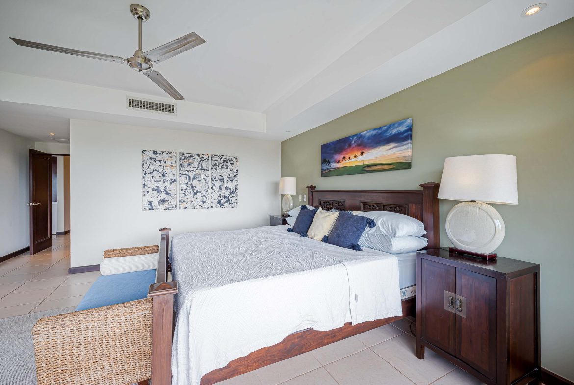 CONDOMINIUM WITH THREE BEDROOMS AND OCEAN VIEWS, IN TARCOLES – 0.049 ACRES