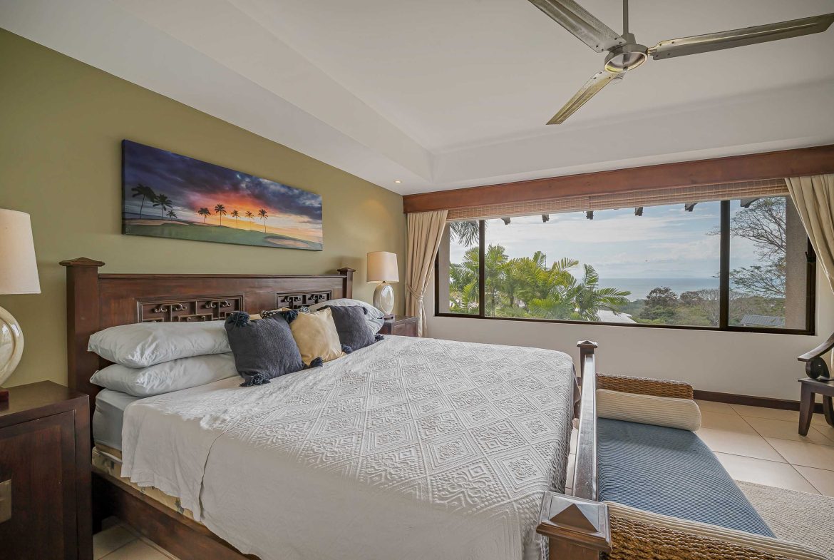 CONDOMINIUM WITH THREE BEDROOMS AND OCEAN VIEWS, IN TARCOLES – 0.049 ACRES
