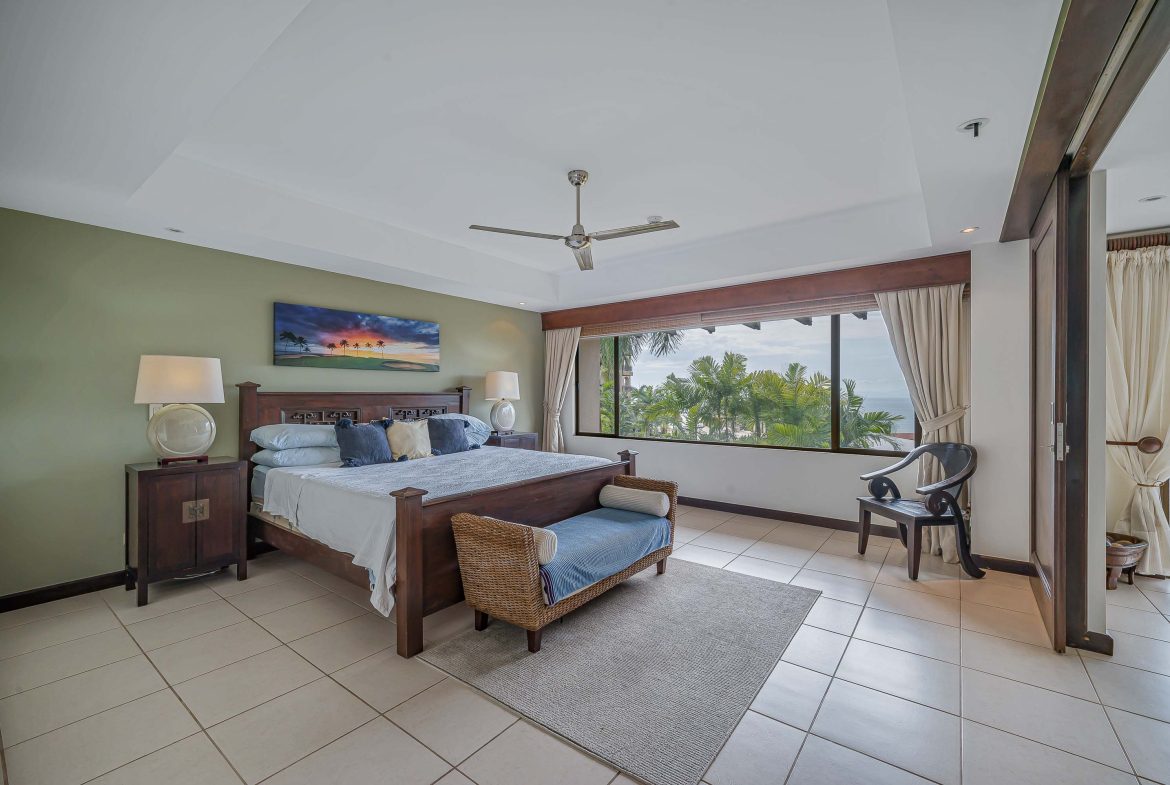 CONDOMINIUM WITH THREE BEDROOMS AND OCEAN VIEWS, IN TARCOLES – 0.049 ACRES