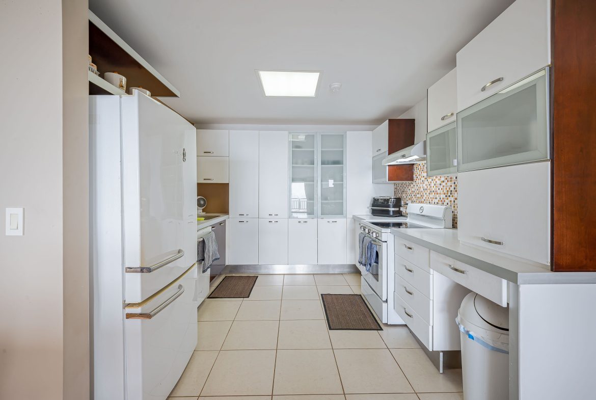 CONDOMINIUM WITH THREE BEDROOMS AND OCEAN VIEWS, IN TARCOLES – 0.049 ACRES