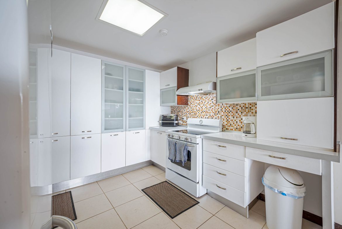 CONDOMINIUM WITH THREE BEDROOMS AND OCEAN VIEWS, IN TARCOLES – 0.049 ACRES