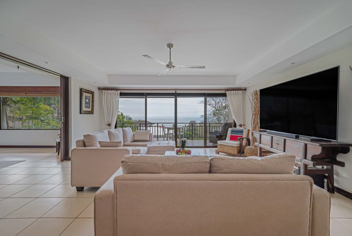 CONDOMINIUM WITH THREE BEDROOMS AND OCEAN VIEWS, IN TARCOLES – 0.049 ACRES