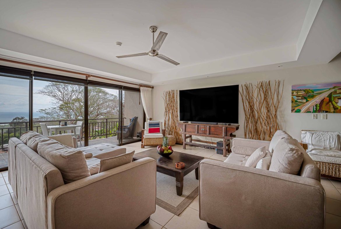 CONDOMINIUM WITH THREE BEDROOMS AND OCEAN VIEWS, IN TARCOLES – 0.049 ACRES
