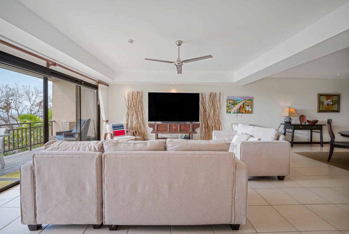 CONDOMINIUM WITH THREE BEDROOMS AND OCEAN VIEWS, IN TARCOLES – 0.049 ACRES