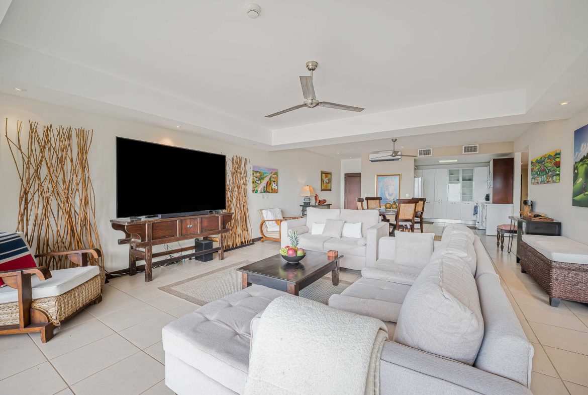 CONDOMINIUM WITH THREE BEDROOMS AND OCEAN VIEWS, IN TARCOLES – 0.049 ACRES