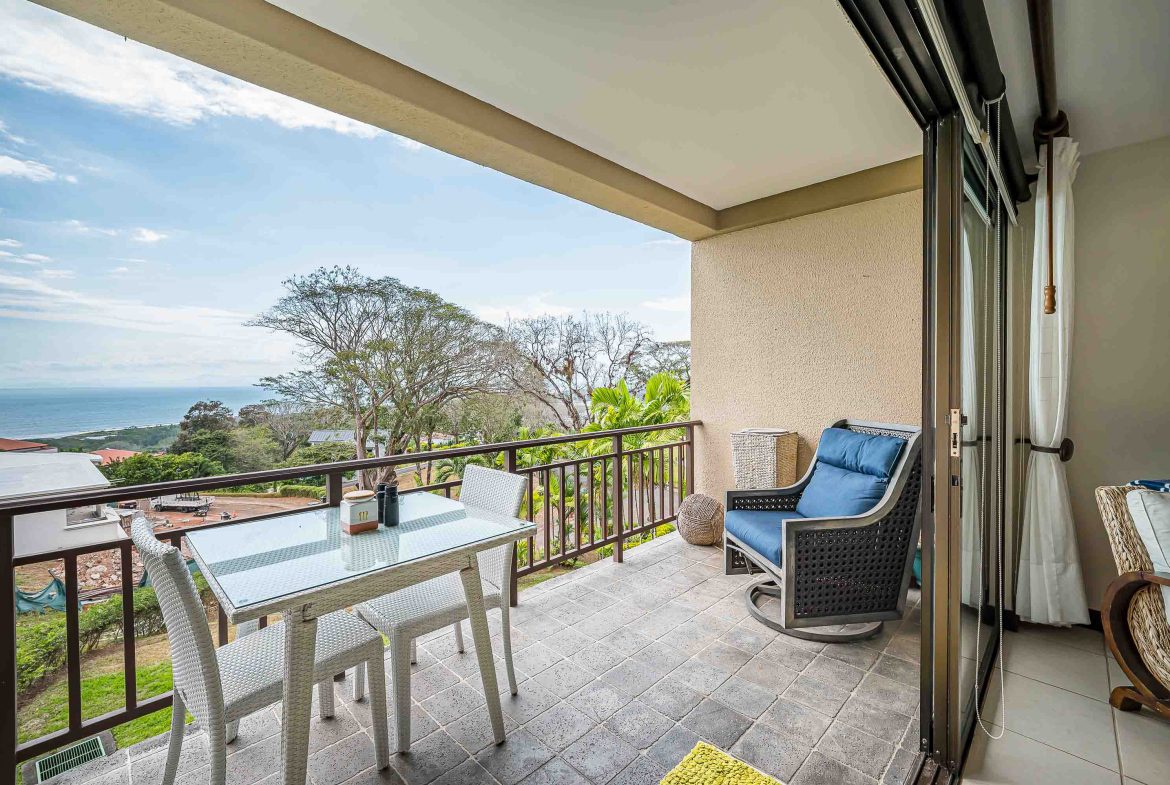 CONDOMINIUM WITH THREE BEDROOMS AND OCEAN VIEWS, IN TARCOLES – 0.049 ACRES