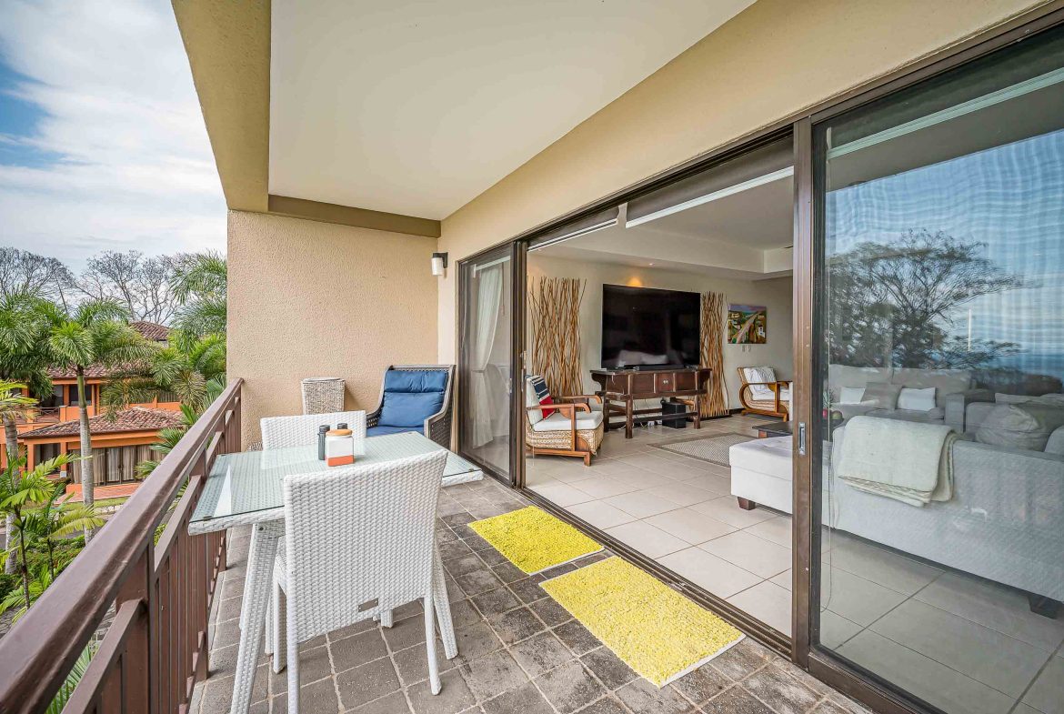 CONDOMINIUM WITH THREE BEDROOMS AND OCEAN VIEWS, IN TARCOLES – 0.049 ACRES