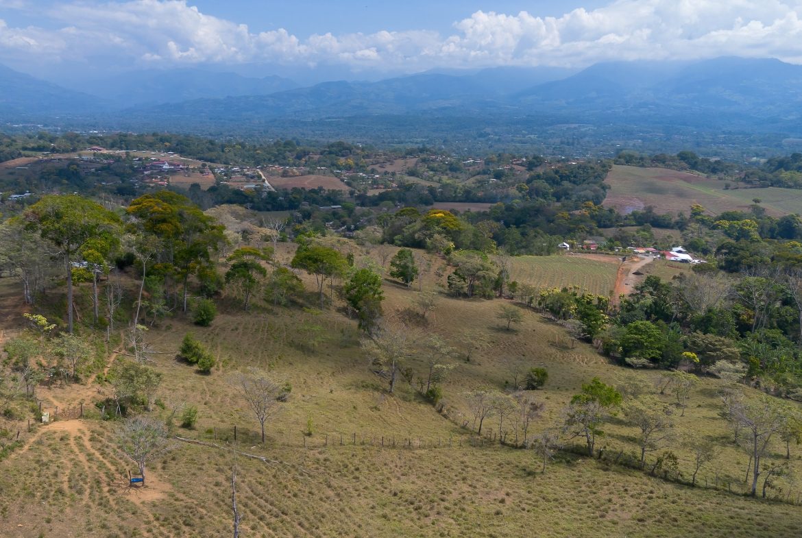 COMMERCIAL PROPERTY WITH FIVE CABINS, IN PEREZ ZELEDON – 46 ACRES