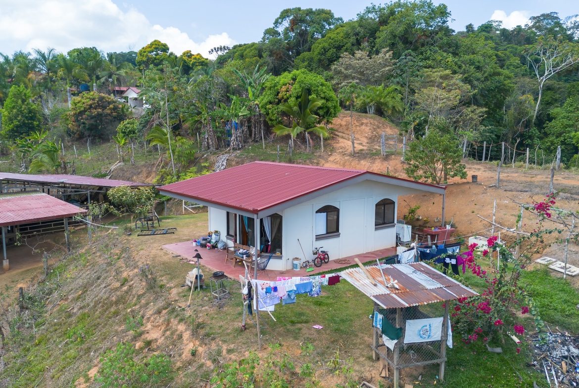 COMMERCIAL PROPERTY WITH FIVE CABINS, IN PEREZ ZELEDON – 46 ACRES