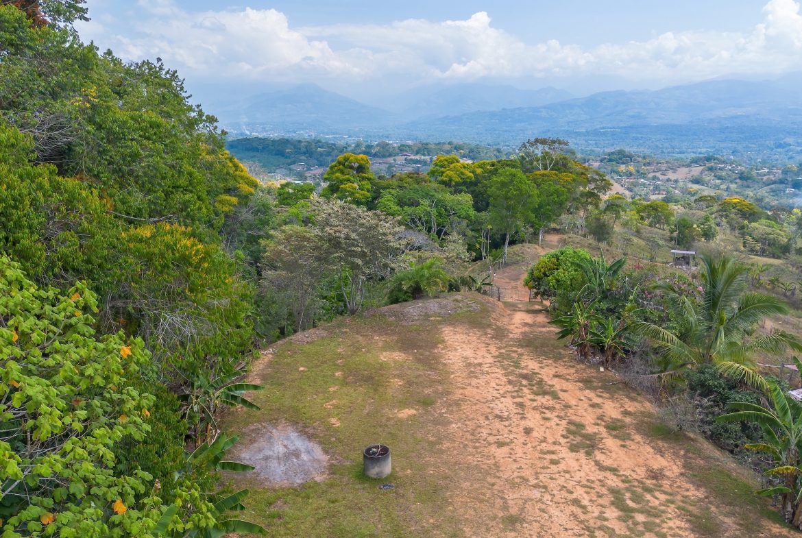 COMMERCIAL PROPERTY WITH FIVE CABINS, IN PEREZ ZELEDON – 46 ACRES