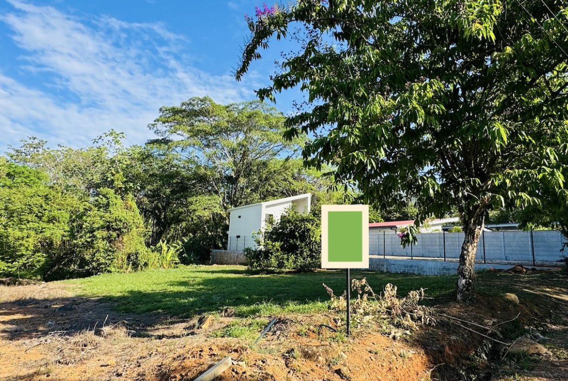BUILDING PROPERTY NEAR TO THE TOWN, IN JARDINES DEL MORETE UVITA – 0.30 ACRES