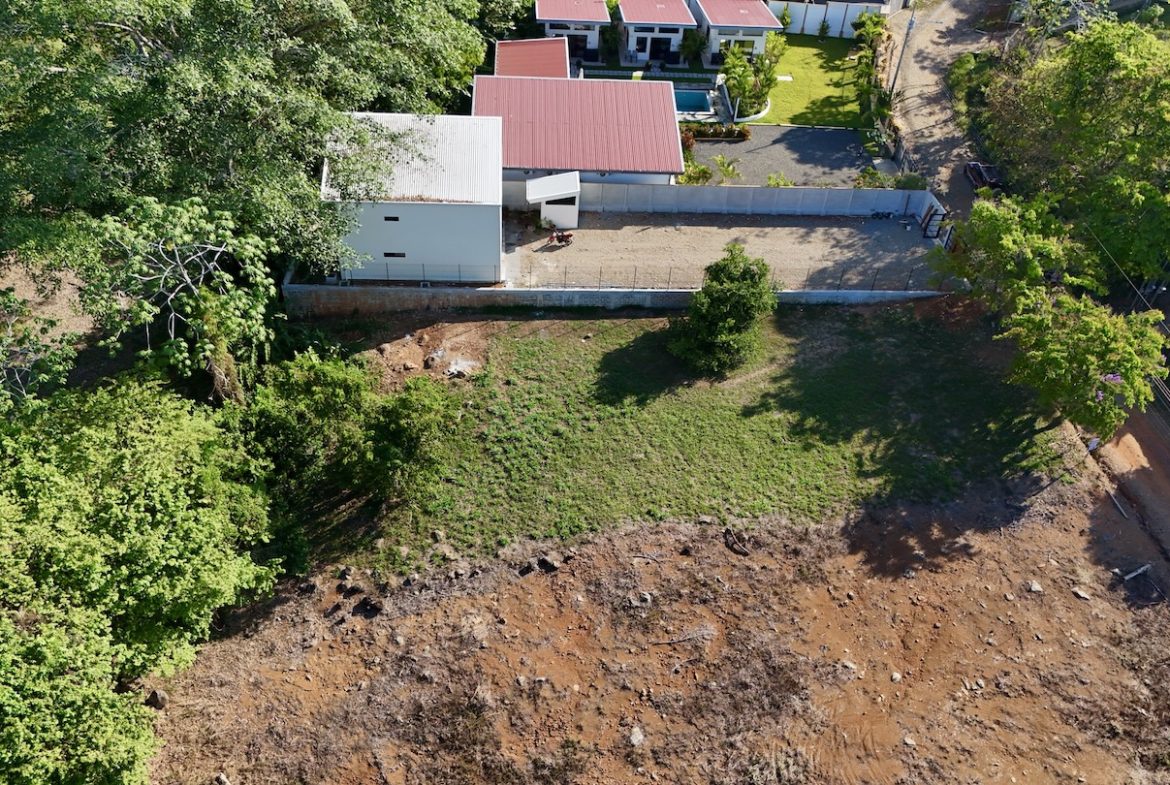 BUILDING PROPERTY NEAR TO THE TOWN, IN JARDINES DEL MORETE UVITA – 0.30 ACRES