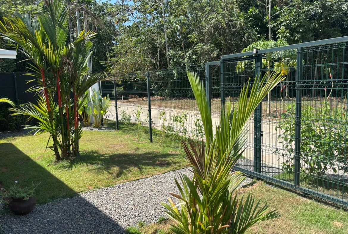 PROPERTY WITH TWO BEDROOMS IN A GATED COMMUNITY OF LAS LOMAS PARRITA – 0.074 ACRES