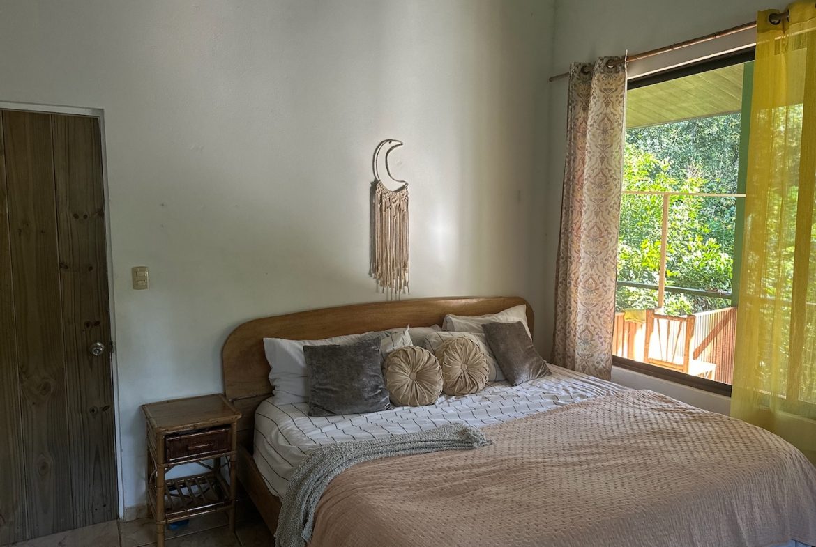 MOUNTAIN PROPERTY WITH THREE BEDROOMS AND GUEST HOUSE, IN LA ALFOMBRA – 2.4 ACRES