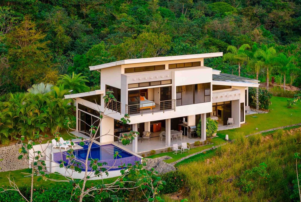 3 BEDROOM LUXURY MODERN HOME AND 2 BEDROOM GUEST HOUSE IN OJOCHAL – 2.96 ACRES