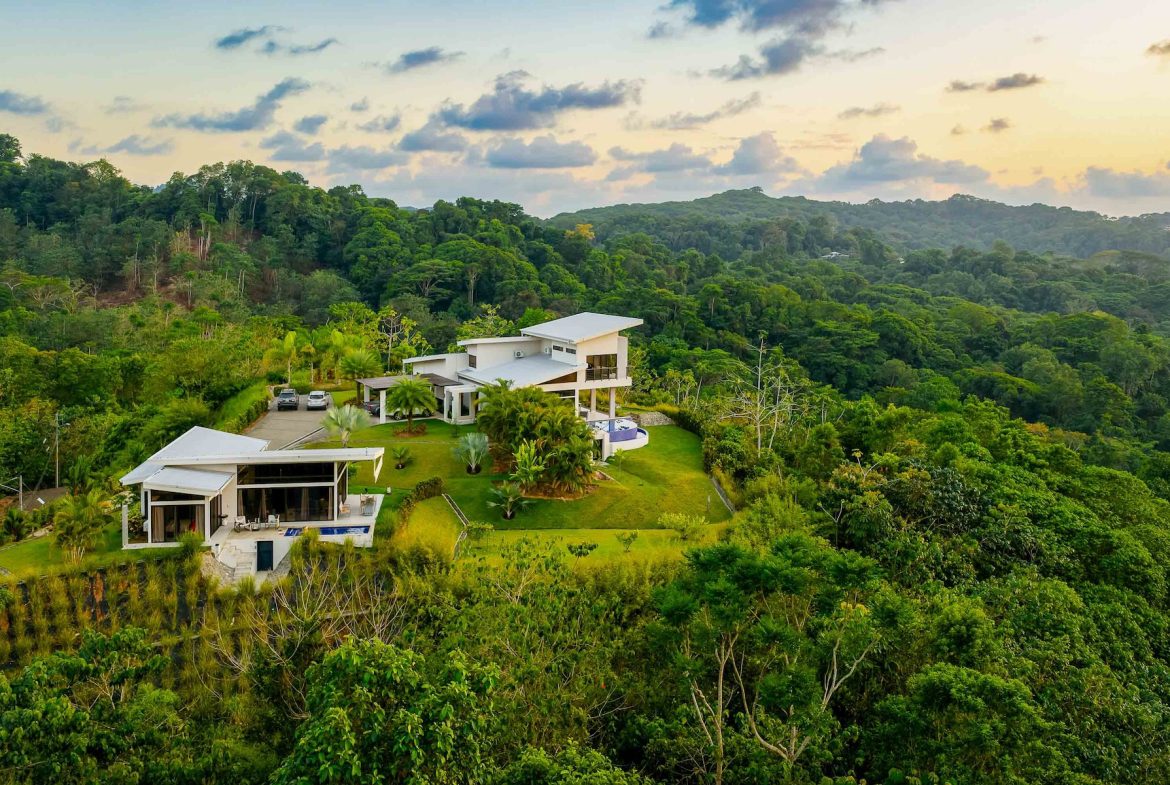 3 BEDROOM LUXURY MODERN HOME AND 2 BEDROOM GUEST HOUSE IN OJOCHAL – 2.96 ACRES