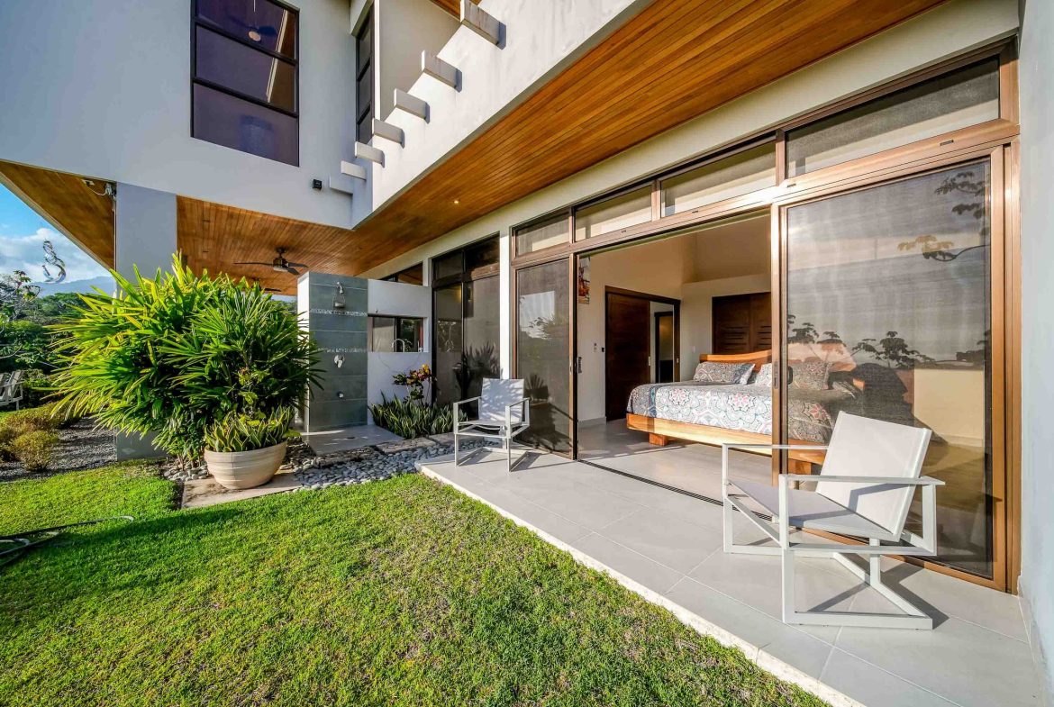 3 BEDROOM LUXURY MODERN HOME AND 2 BEDROOM GUEST HOUSE IN OJOCHAL – 2.96 ACRES
