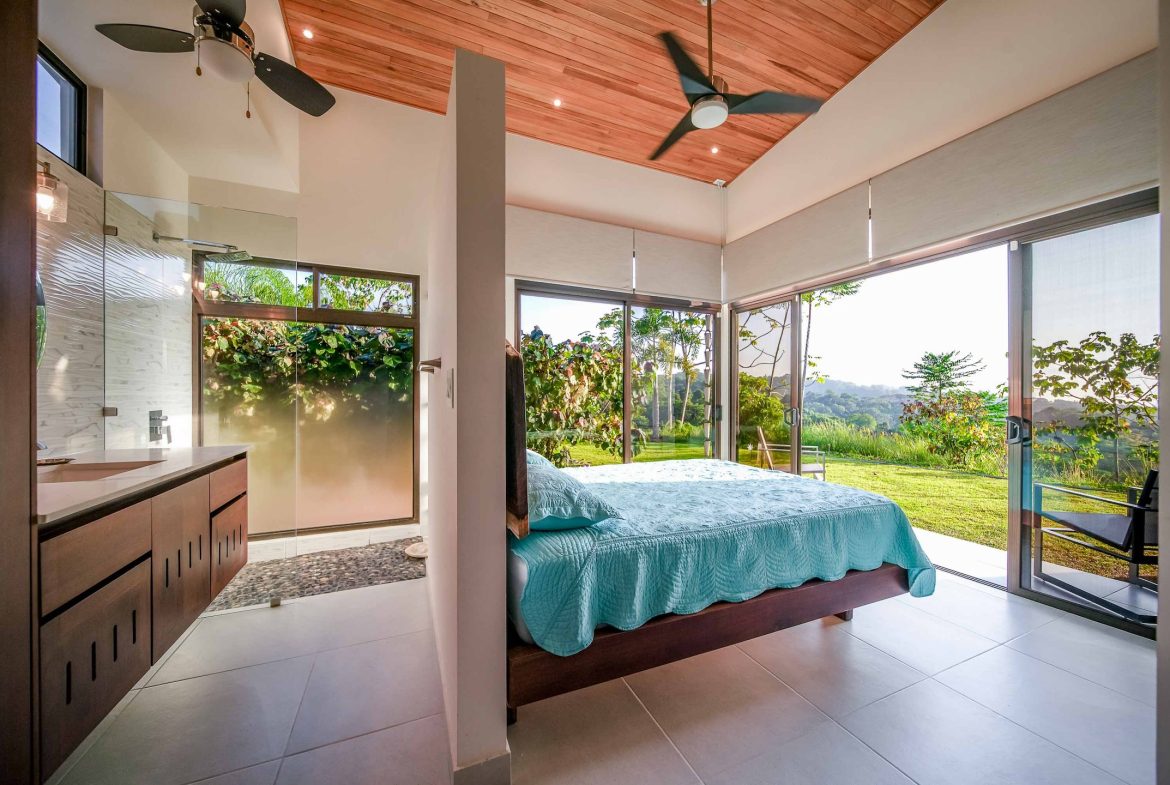 3 BEDROOM LUXURY MODERN HOME AND 2 BEDROOM GUEST HOUSE IN OJOCHAL – 2.96 ACRES