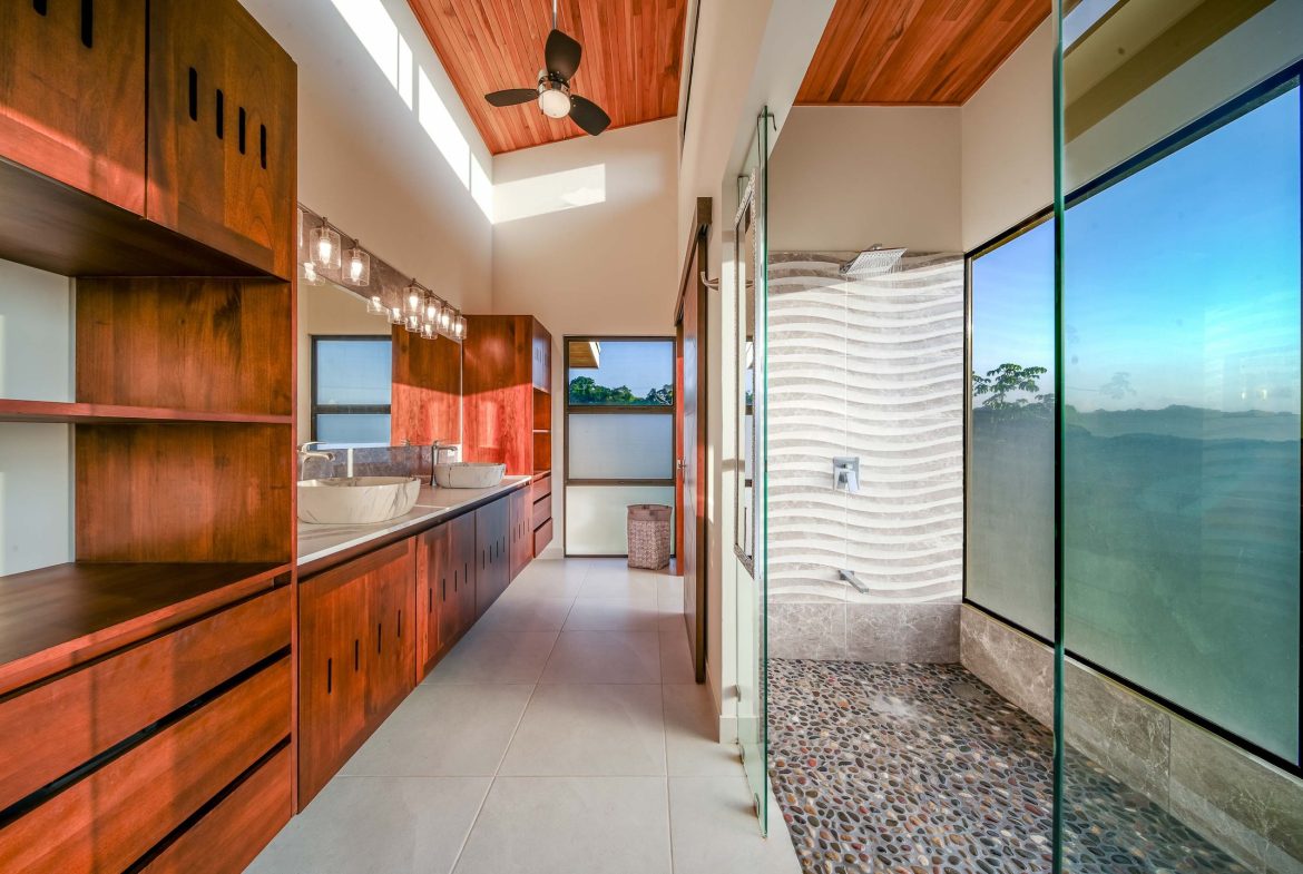 3 BEDROOM LUXURY MODERN HOME AND 2 BEDROOM GUEST HOUSE IN OJOCHAL – 2.96 ACRES