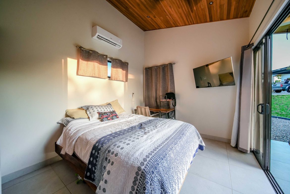 3 BEDROOM LUXURY MODERN HOME AND 2 BEDROOM GUEST HOUSE IN OJOCHAL – 2.96 ACRES