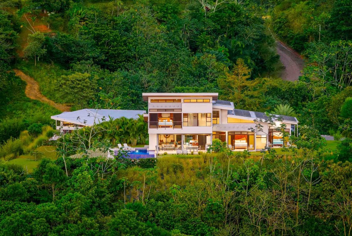 3 BEDROOM LUXURY MODERN HOME AND 2 BEDROOM GUEST HOUSE IN OJOCHAL – 2.96 ACRES