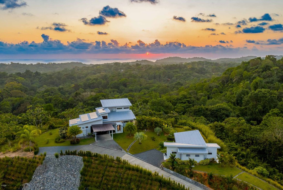 3 BEDROOM LUXURY MODERN HOME AND 2 BEDROOM GUEST HOUSE IN OJOCHAL – 2.96 ACRES
