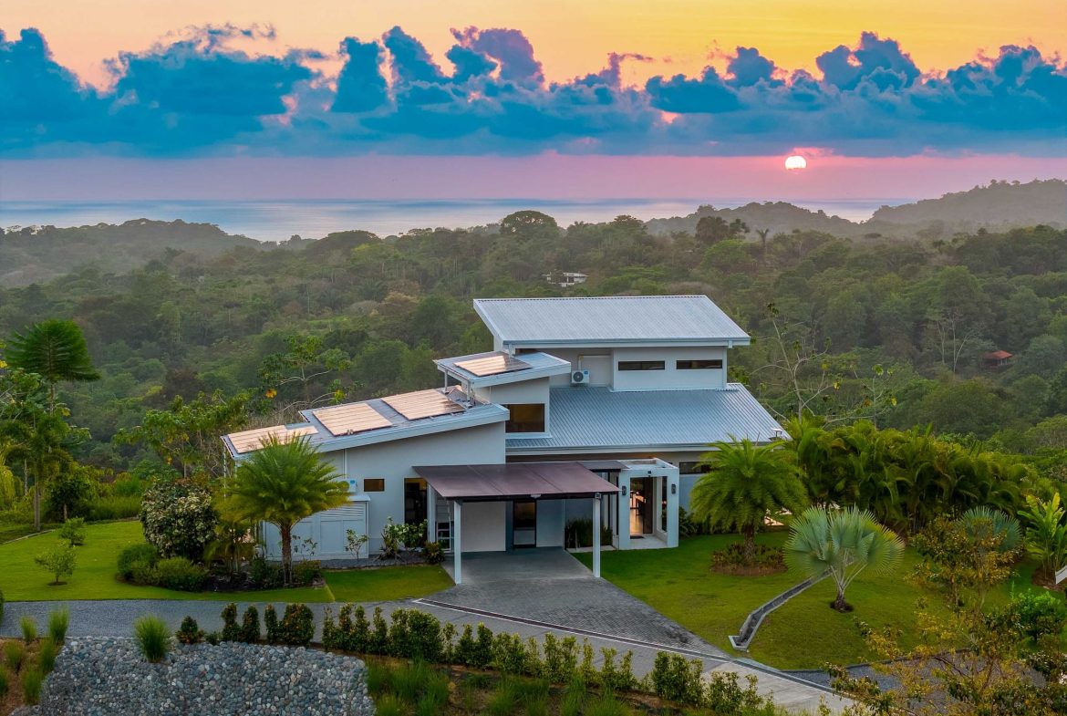 3 BEDROOM LUXURY MODERN HOME AND 2 BEDROOM GUEST HOUSE IN OJOCHAL – 2.96 ACRES