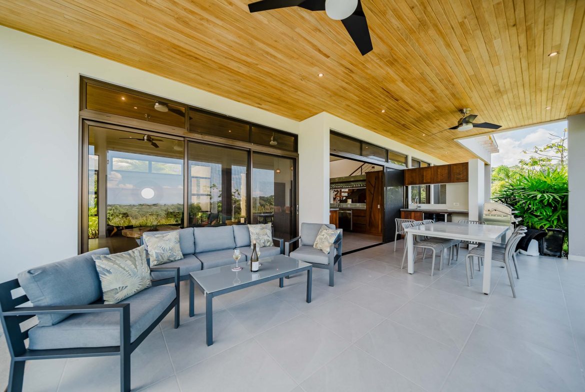 3 BEDROOM LUXURY MODERN HOME AND 2 BEDROOM GUEST HOUSE IN OJOCHAL – 2.96 ACRES