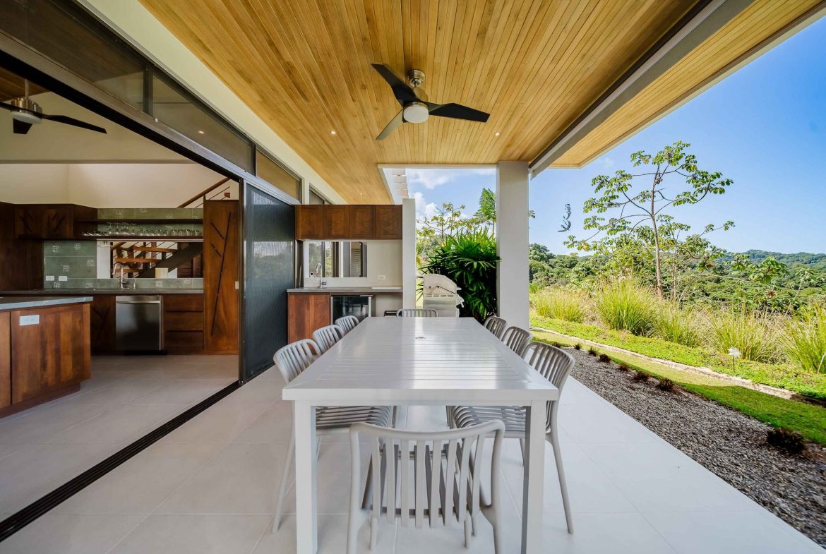 3 BEDROOM LUXURY MODERN HOME AND 2 BEDROOM GUEST HOUSE IN OJOCHAL – 2.96 ACRES