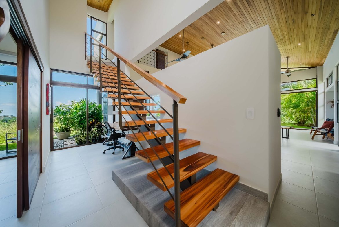 3 BEDROOM LUXURY MODERN HOME AND 2 BEDROOM GUEST HOUSE IN OJOCHAL – 2.96 ACRES
