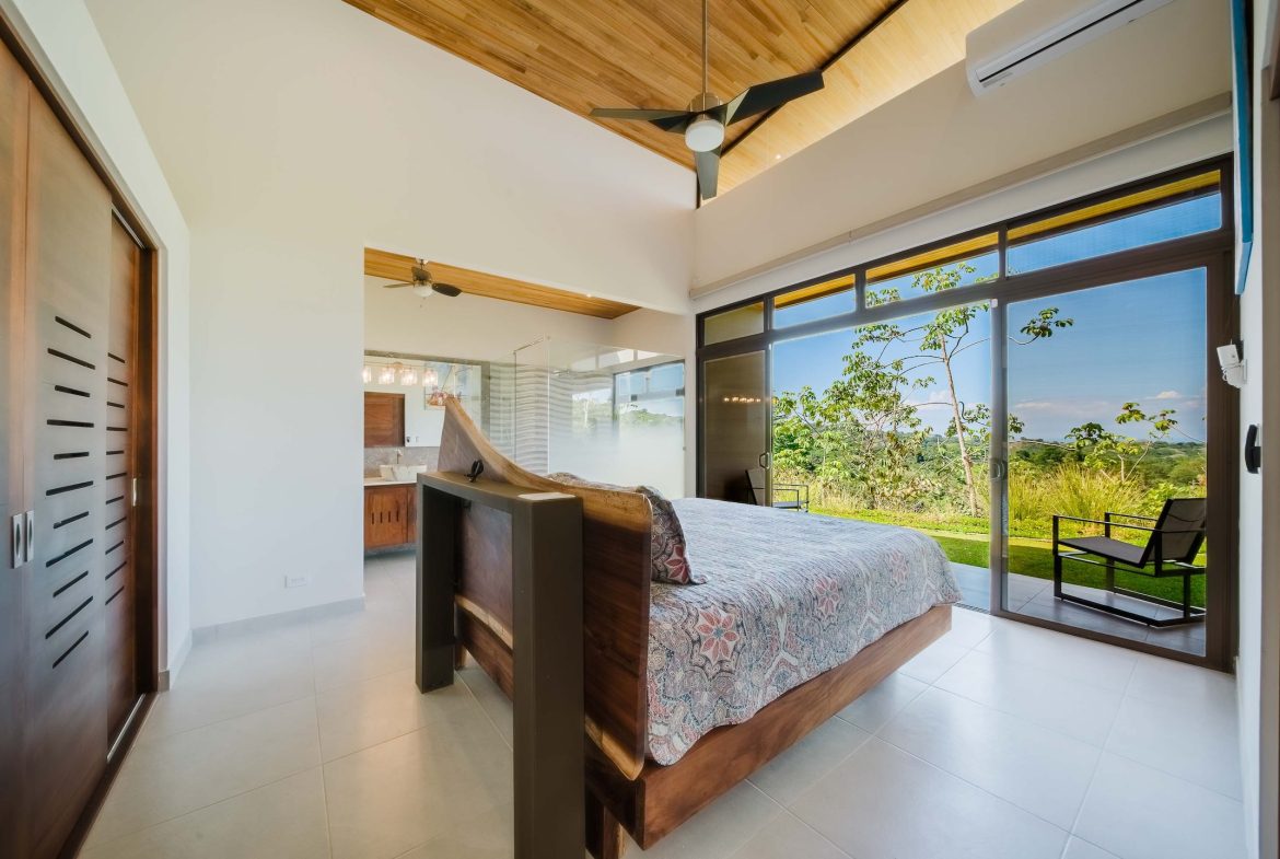 3 BEDROOM LUXURY MODERN HOME AND 2 BEDROOM GUEST HOUSE IN OJOCHAL – 2.96 ACRES