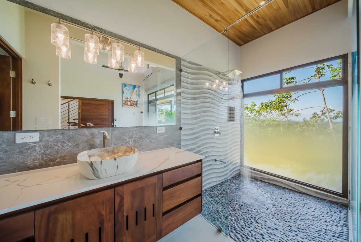 3 BEDROOM LUXURY MODERN HOME AND 2 BEDROOM GUEST HOUSE IN OJOCHAL – 2.96 ACRES