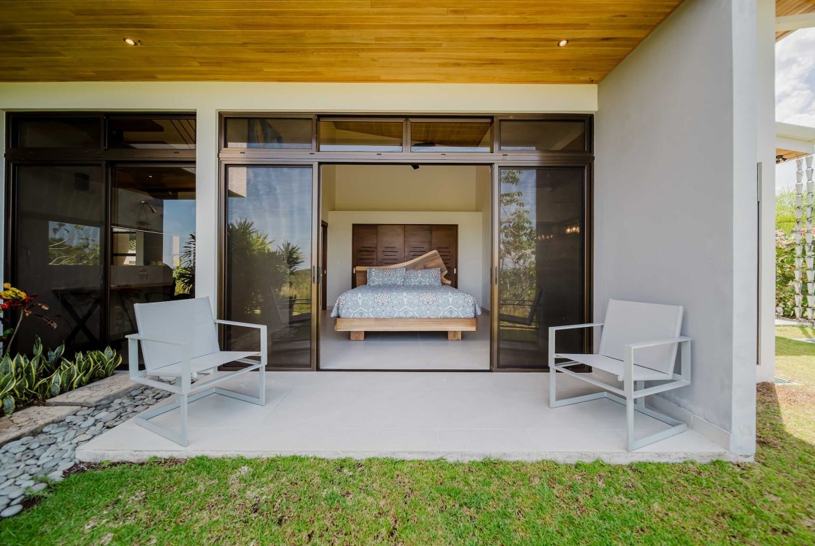 3 BEDROOM LUXURY MODERN HOME AND 2 BEDROOM GUEST HOUSE IN OJOCHAL – 2.96 ACRES
